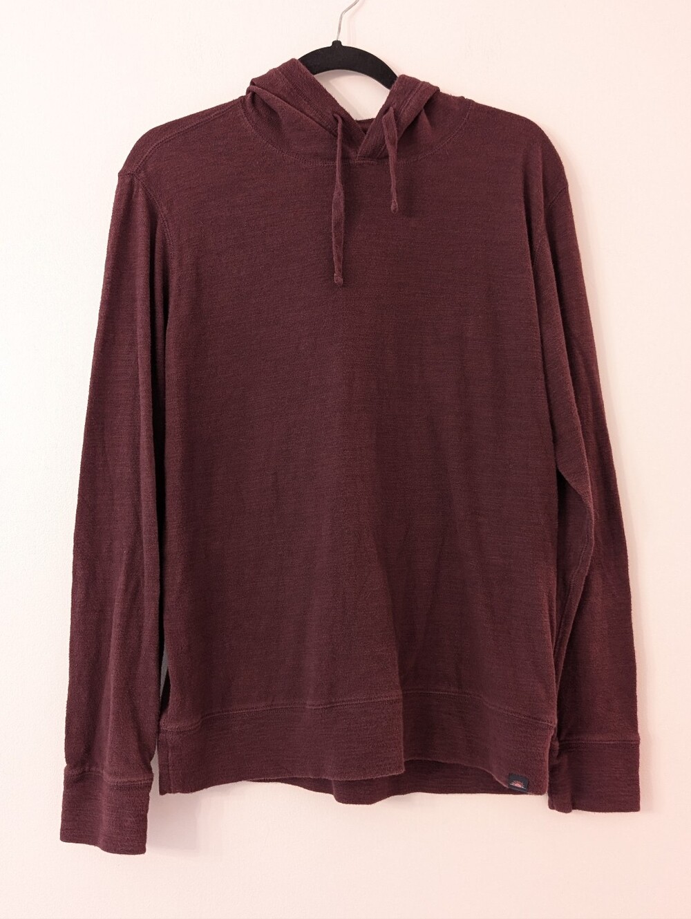 Faherty | Sunwashed Organic Hoodie | Vineyard Wine - Picture 2 of 6